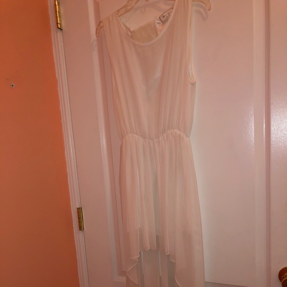 White Elegant Dress - Picture 4 of 5